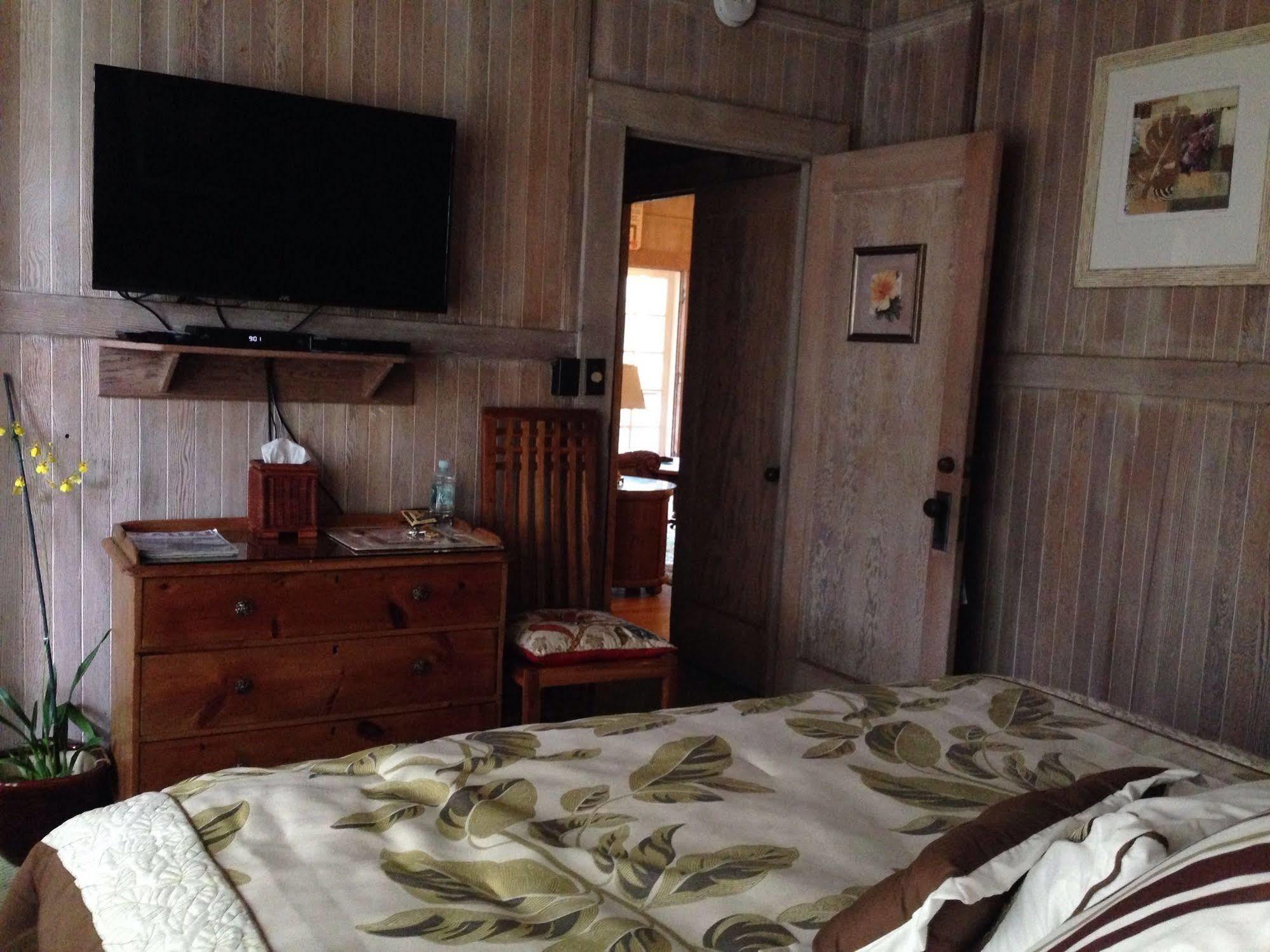 Poipu Bed And Breakfast Inn Koloa ภายนอก รูปภาพ